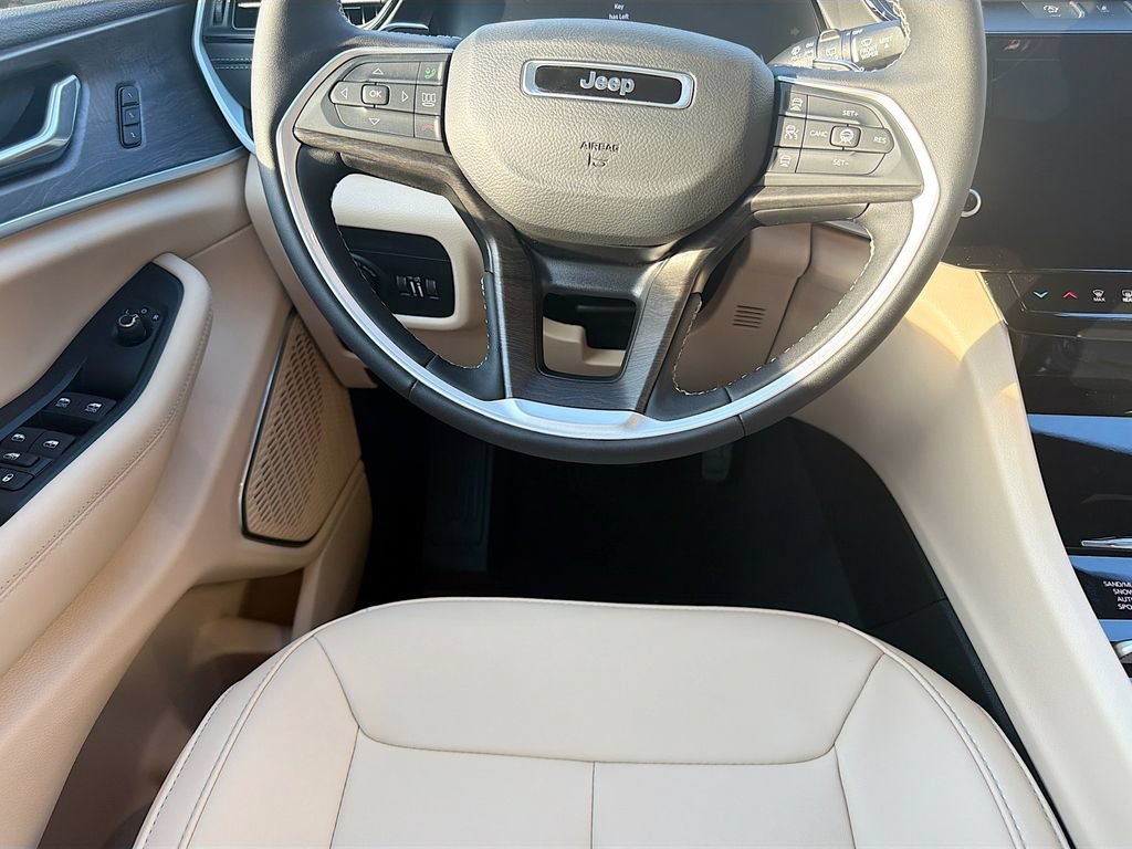 New 2026 Jeep Grand Cherokee L Limited w/ Limited Altitude Package AWD/4WD image 17