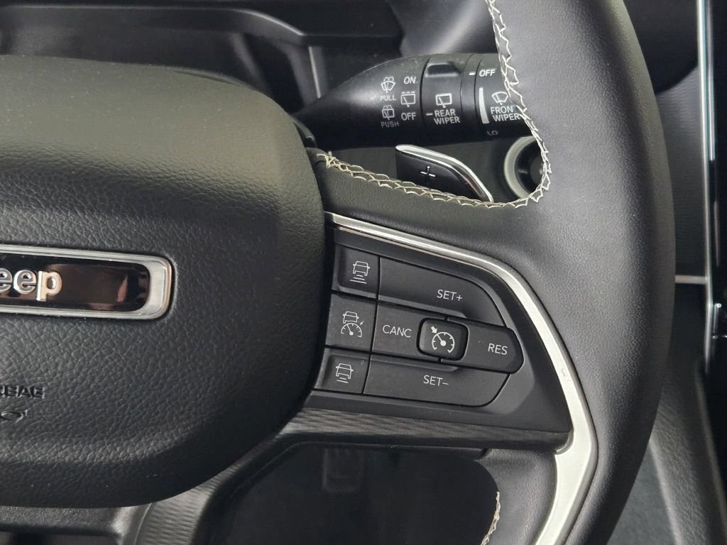 Used 2023 Jeep Grand Cherokee Altitude AWD/4WD image 31