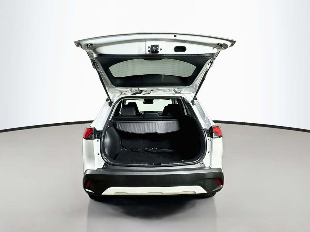 Used 2023 Toyota Corolla Cross XLE FWD image 36