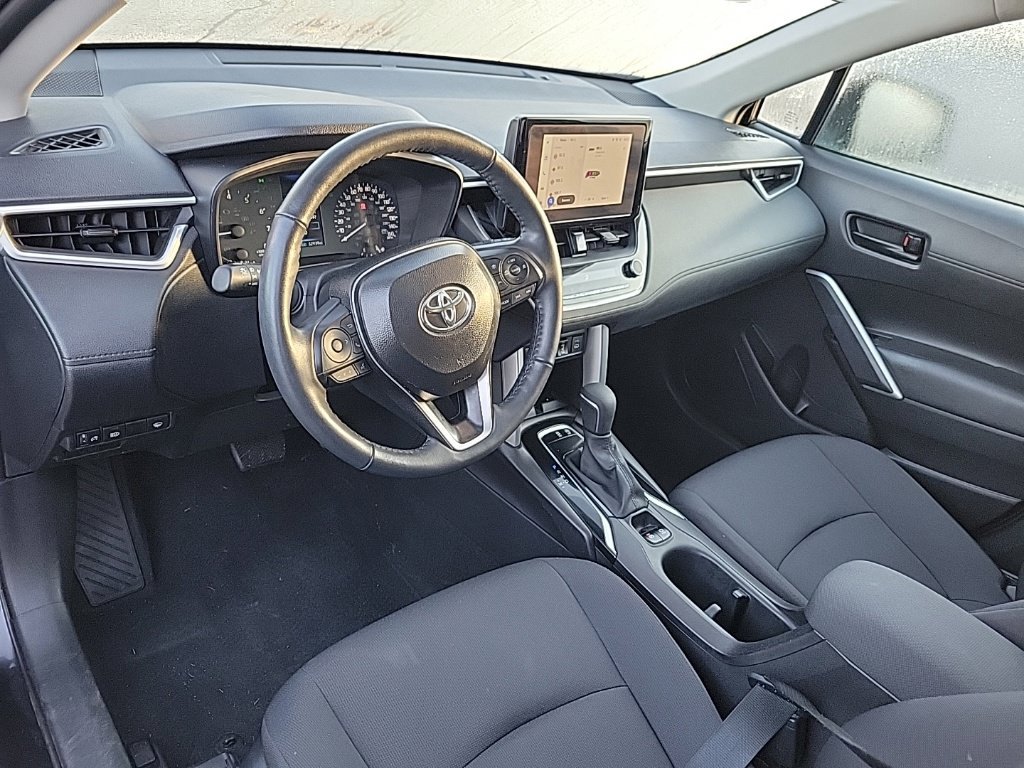 Used 2025 Toyota Corolla Cross LE AWD/4WD image 8