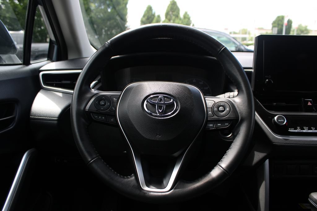 Used 2023 Toyota Corolla Cross LE w/ Moonroof Package AWD/4WD image 16