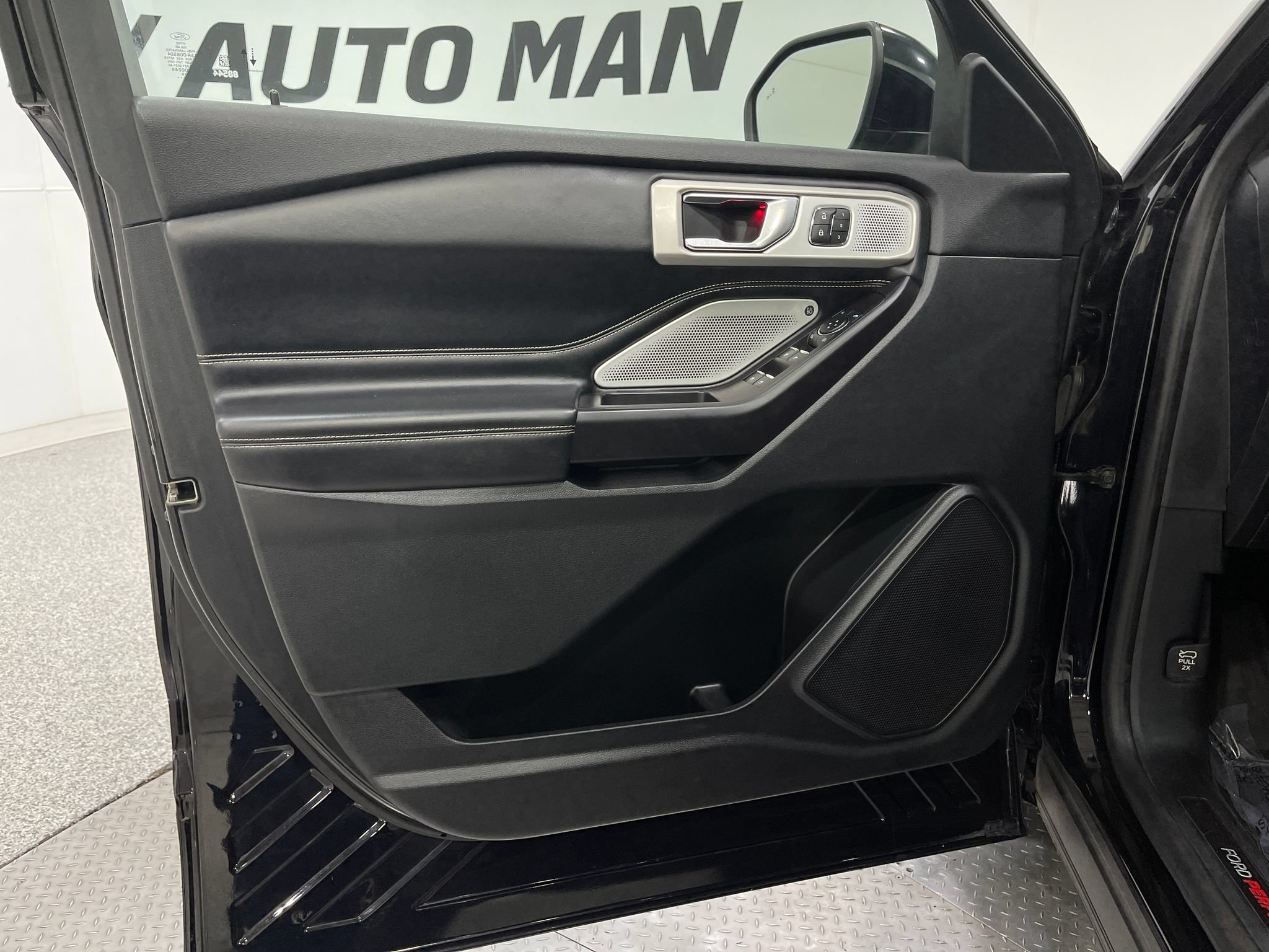 Used 2020 Ford Explorer ST w/ Premium Technology Package AWD/4WD image 15