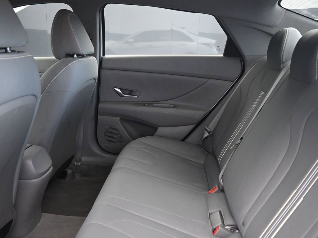 Used 2023 Hyundai Elantra SEL FWD image 17