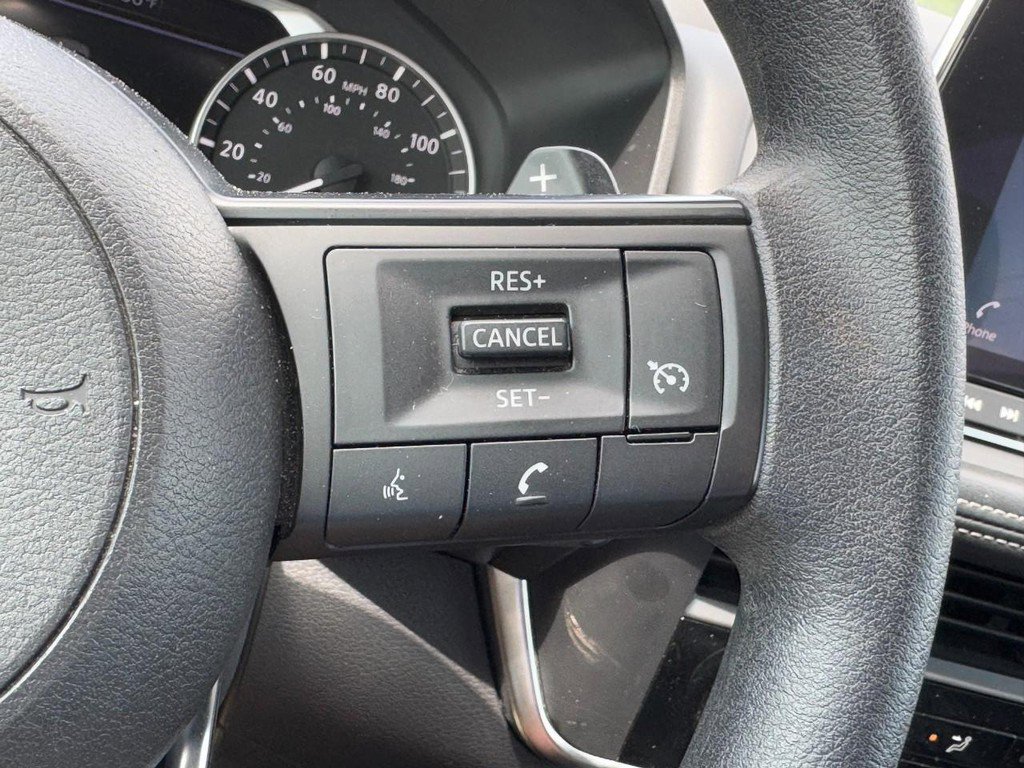 Used 2024 Nissan Rogue S FWD image 19