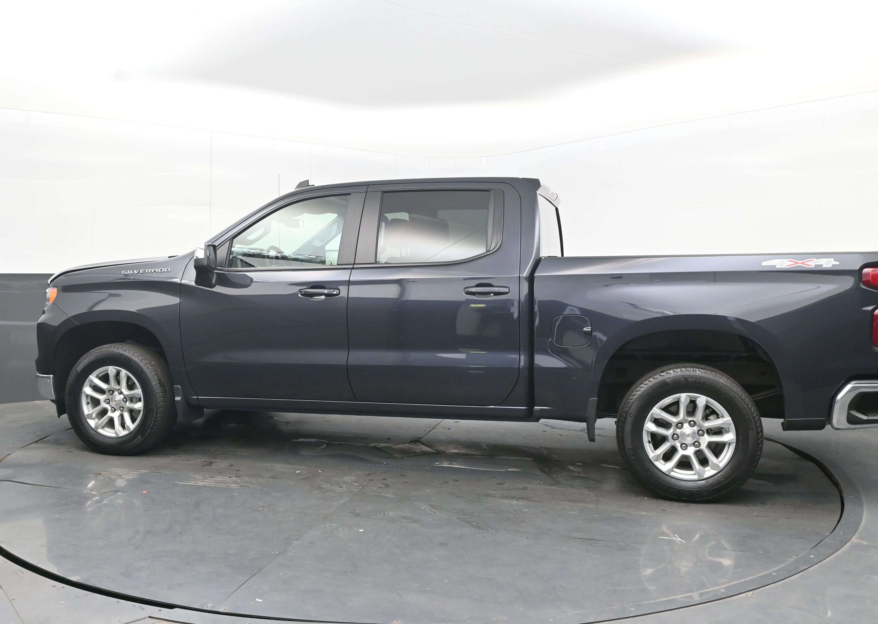 Used 2024 Chevrolet Silverado 1500 LT image 7