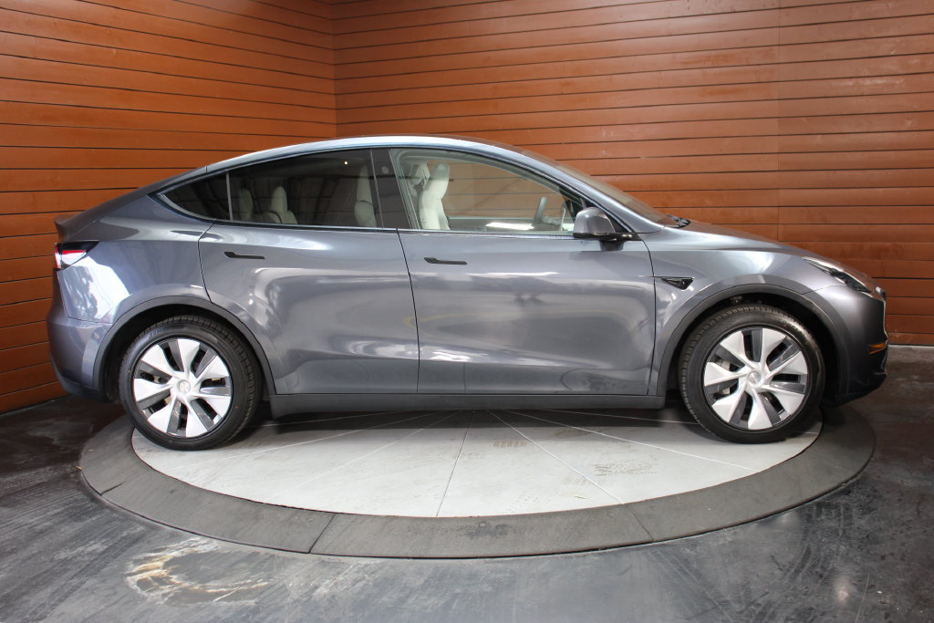 Used 2023 Tesla Model Y Long Range AWD/4WD image 19