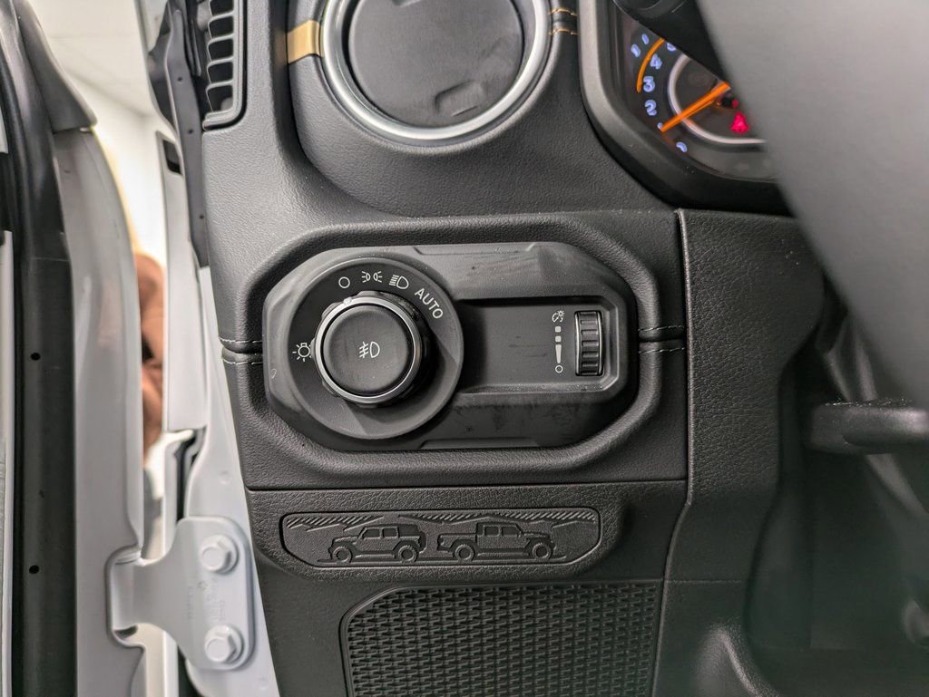 Used 2024 Jeep Wrangler Sahara image 22