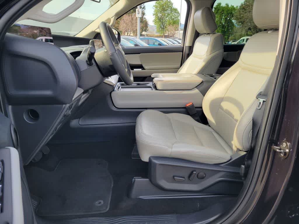 Used 2025 Ford Expedition Max Active image 10