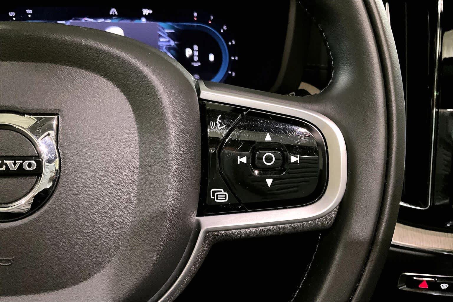 Used 2022 Volvo XC60 B6 Inscription w/ Advanced Package AWD/4WD image 24