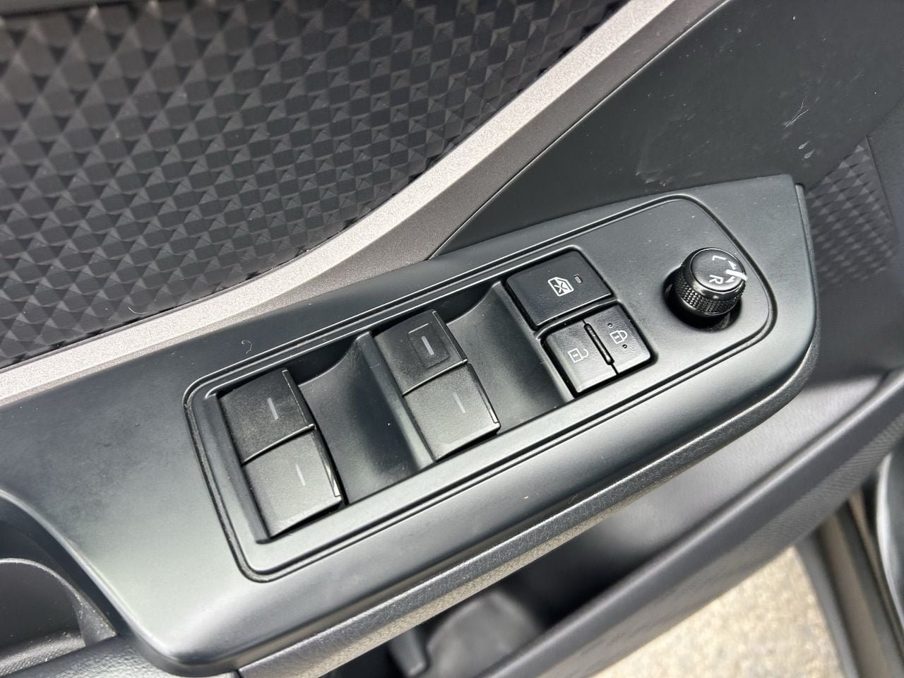 Used 2021 Toyota C-HR LE FWD image 26