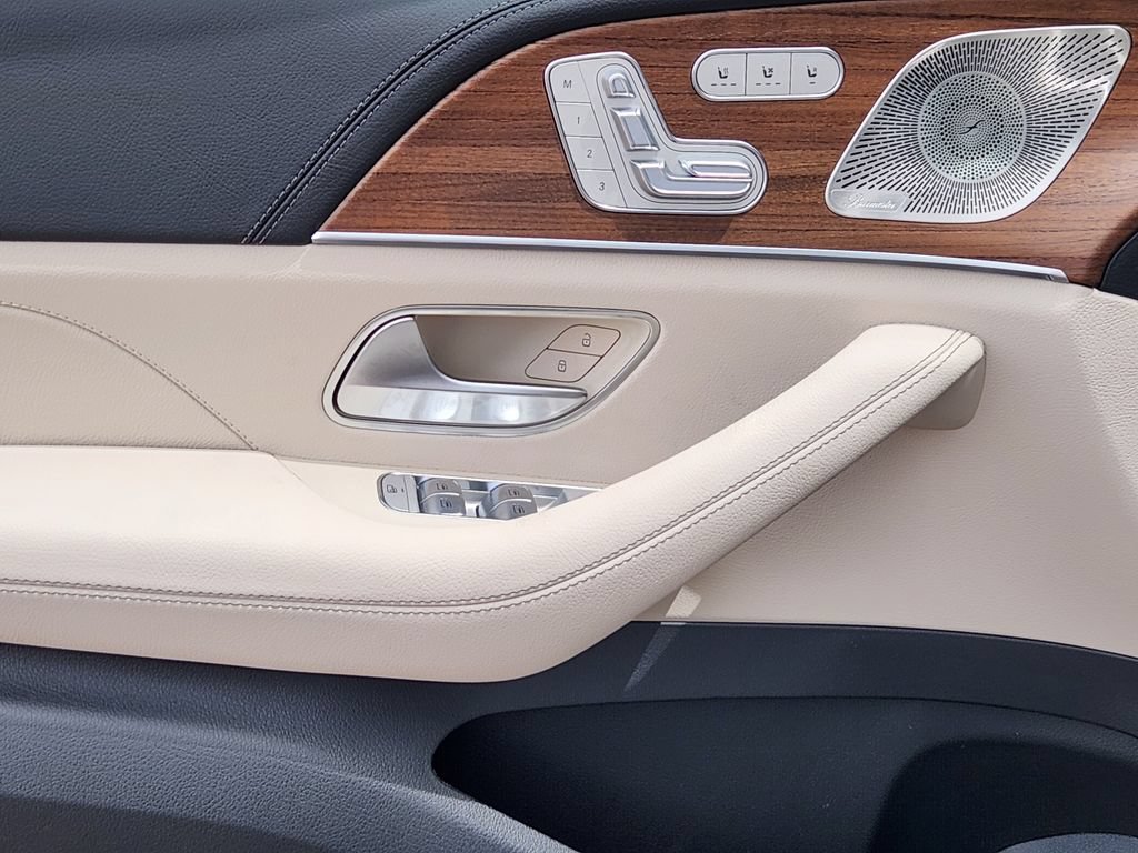 New 2026 Mercedes-Benz GLS 580 4MATIC image 23