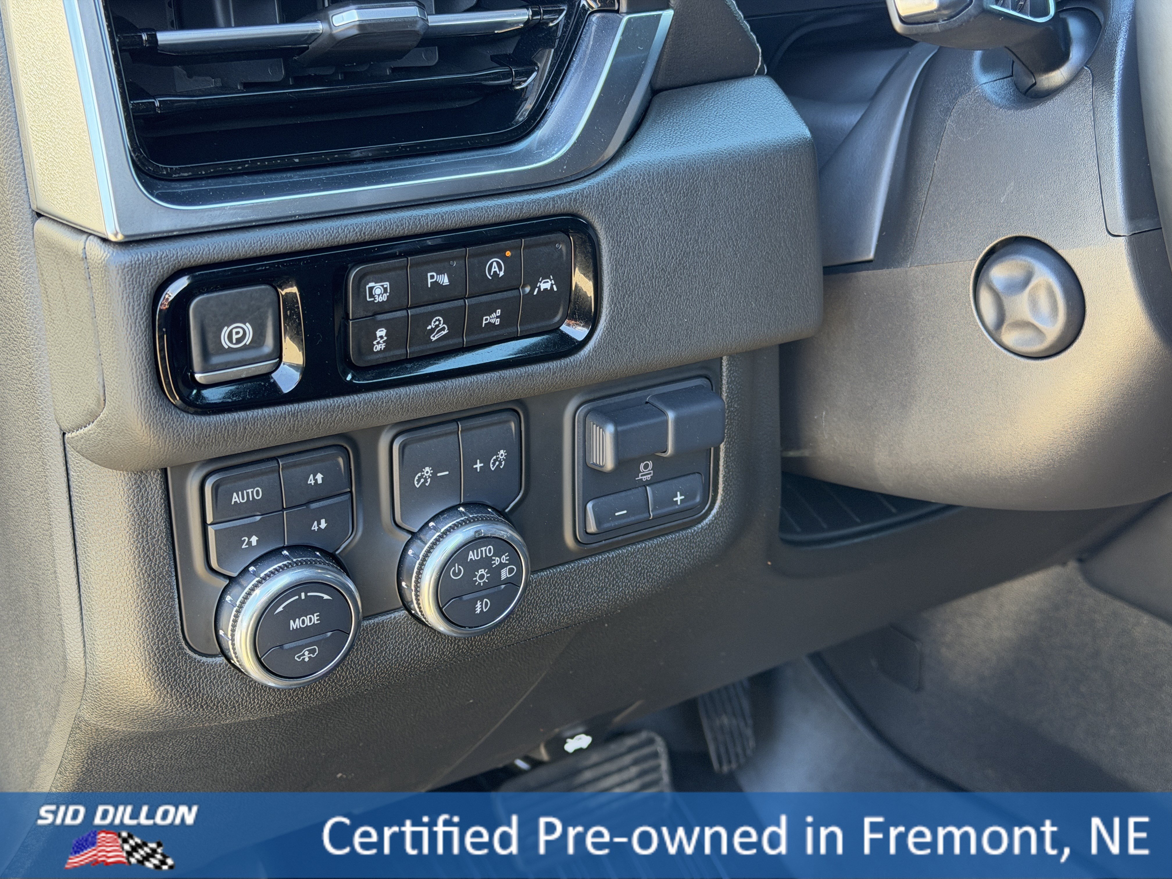Certified 2025 GMC Yukon Denali w/ Denali Reserve Package AWD/4WD image 13