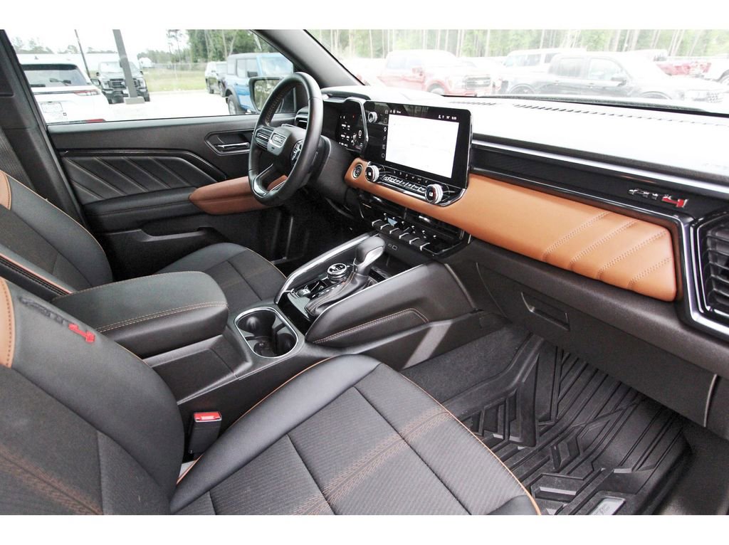 Used 2025 GMC Canyon AT4 image 29