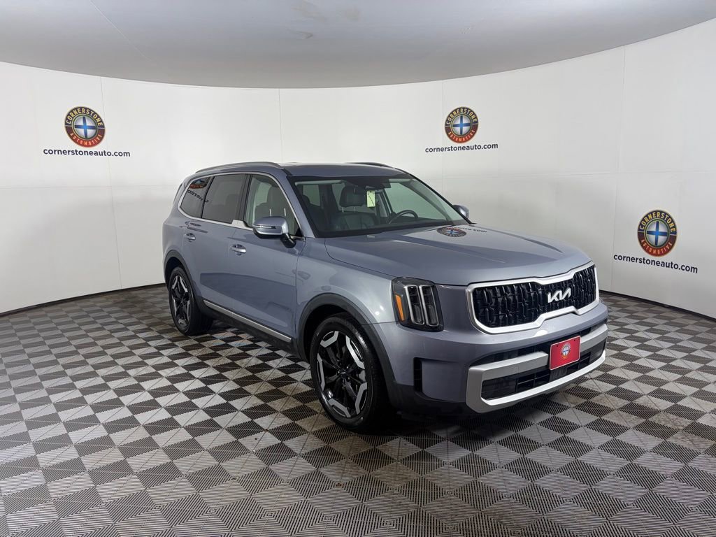 Used 2024 Kia Telluride EX image 4