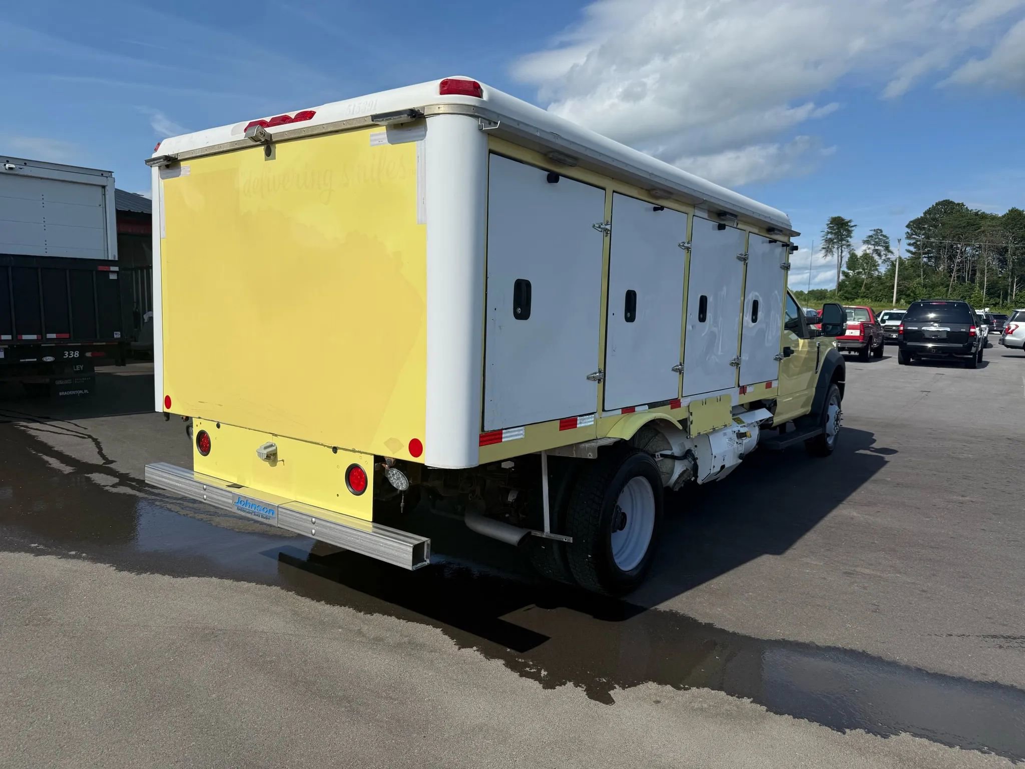 Used 2019 Ford F550 2WD Regular Cab Super Duty image 4