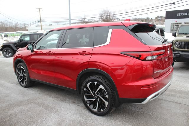 Used 2024 Mitsubishi Outlander SE image 25