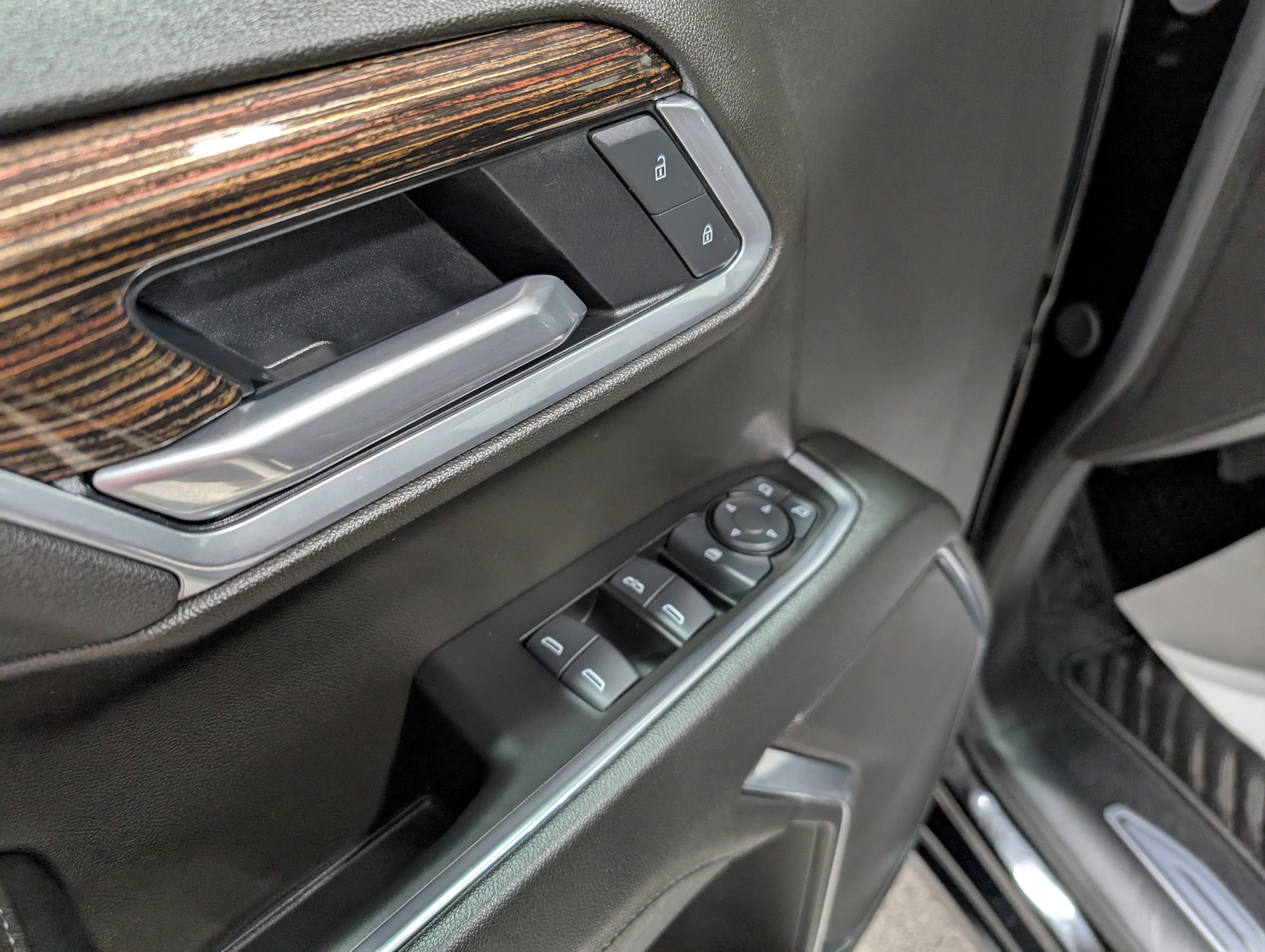 Used 2025 GMC Sierra 1500 Elevation image 14