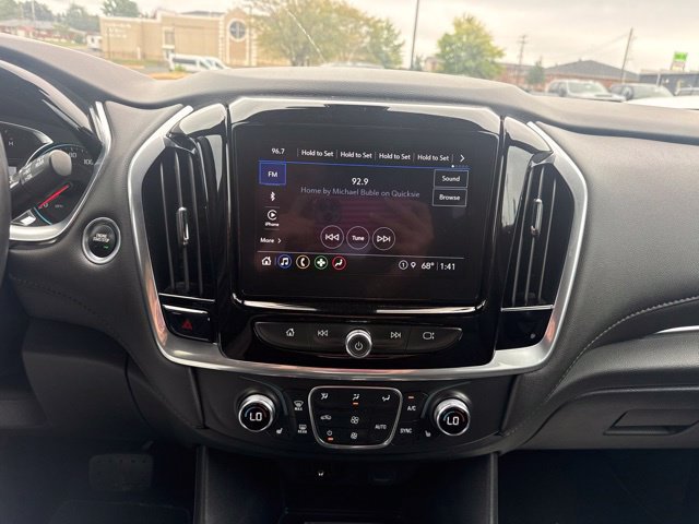 Used 2022 Chevrolet Traverse LT FWD image 18