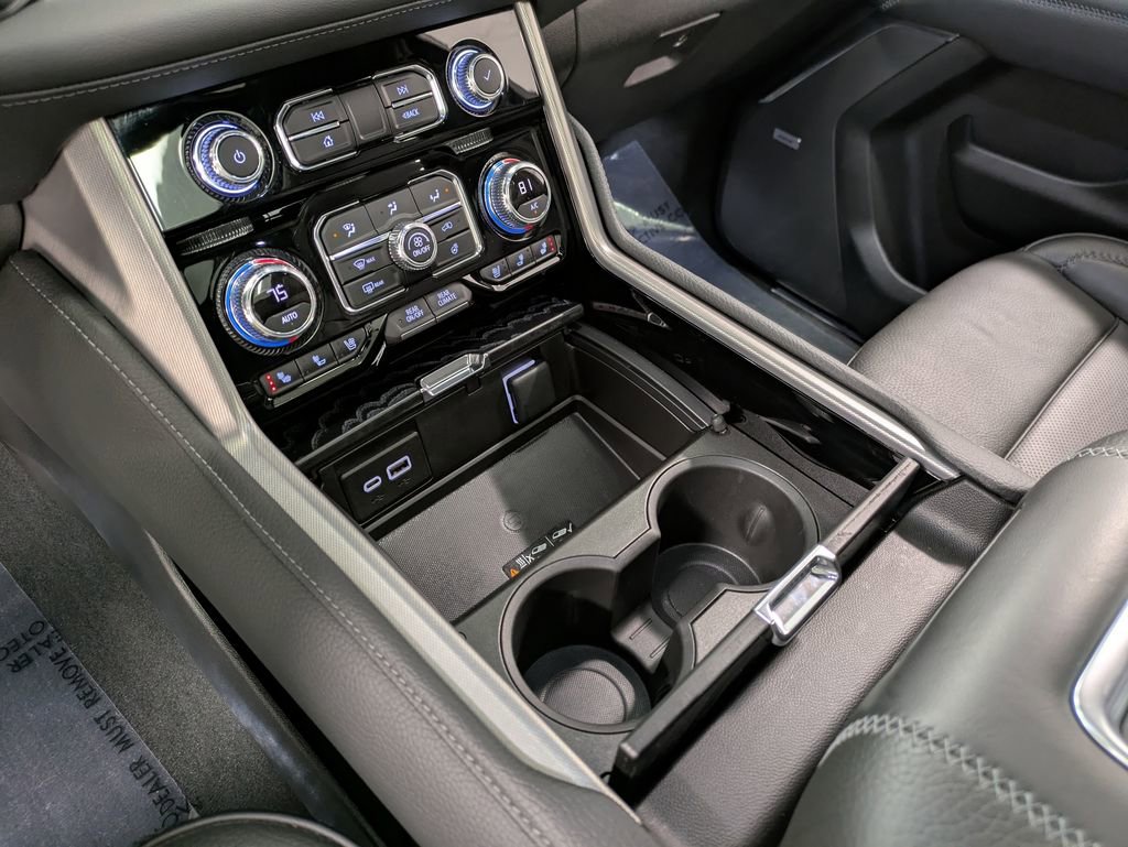 Used 2023 GMC Yukon Denali w/ Advanced Technology Package image 14