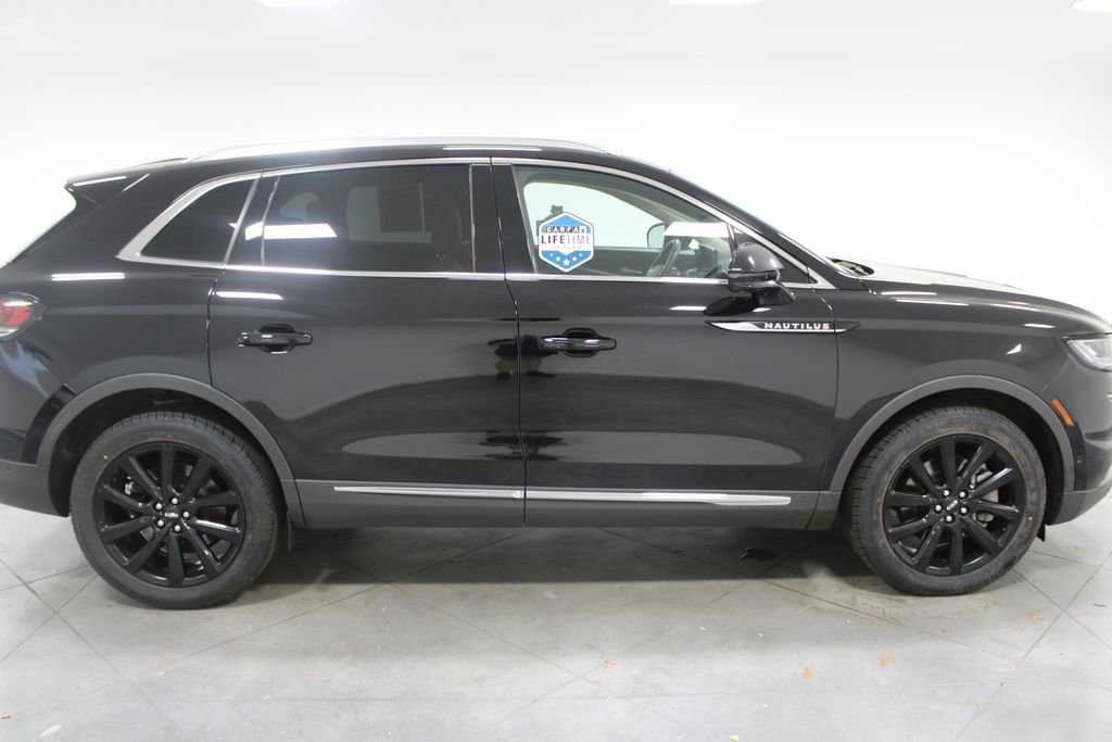Used 2022 Lincoln Nautilus Reserve w/ Equipment Group 201A image 11