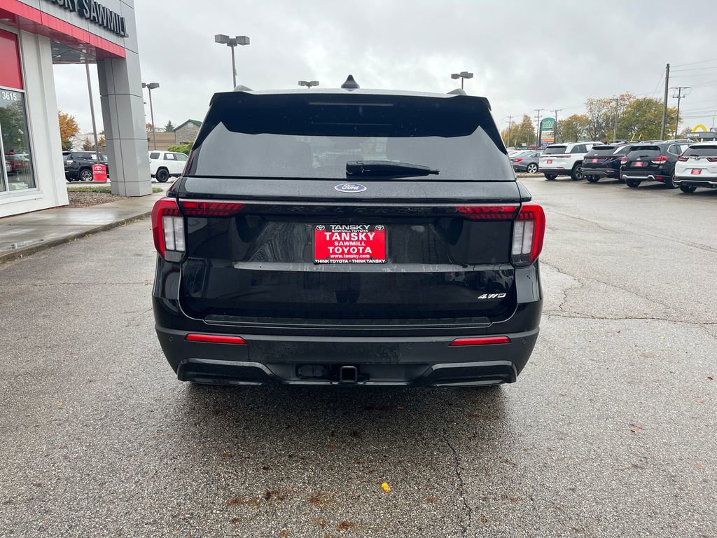 Used 2025 Ford Explorer ST-Line w/ ST-Line Street Pack image 4
