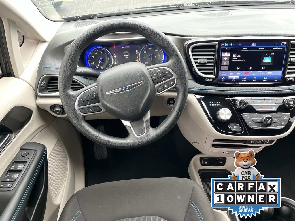 Used 2021 Chrysler Pacifica Touring image 12