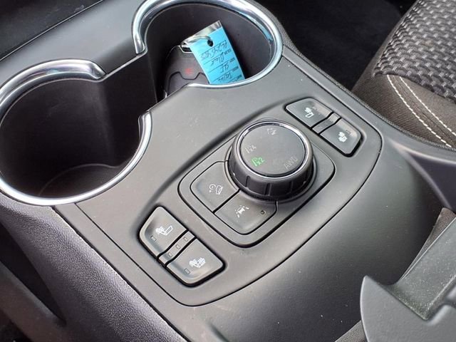 Used 2023 GMC Terrain SLE w/ Driver Convenience Package image 4