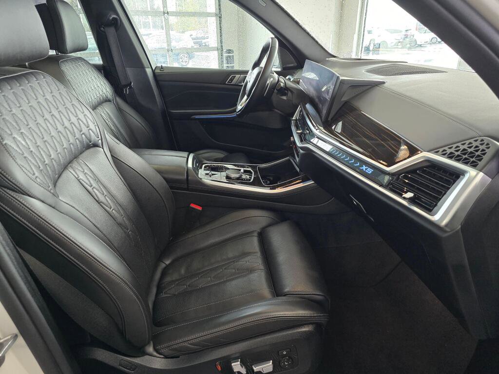 Used 2025 BMW X5 xDrive50e image 46