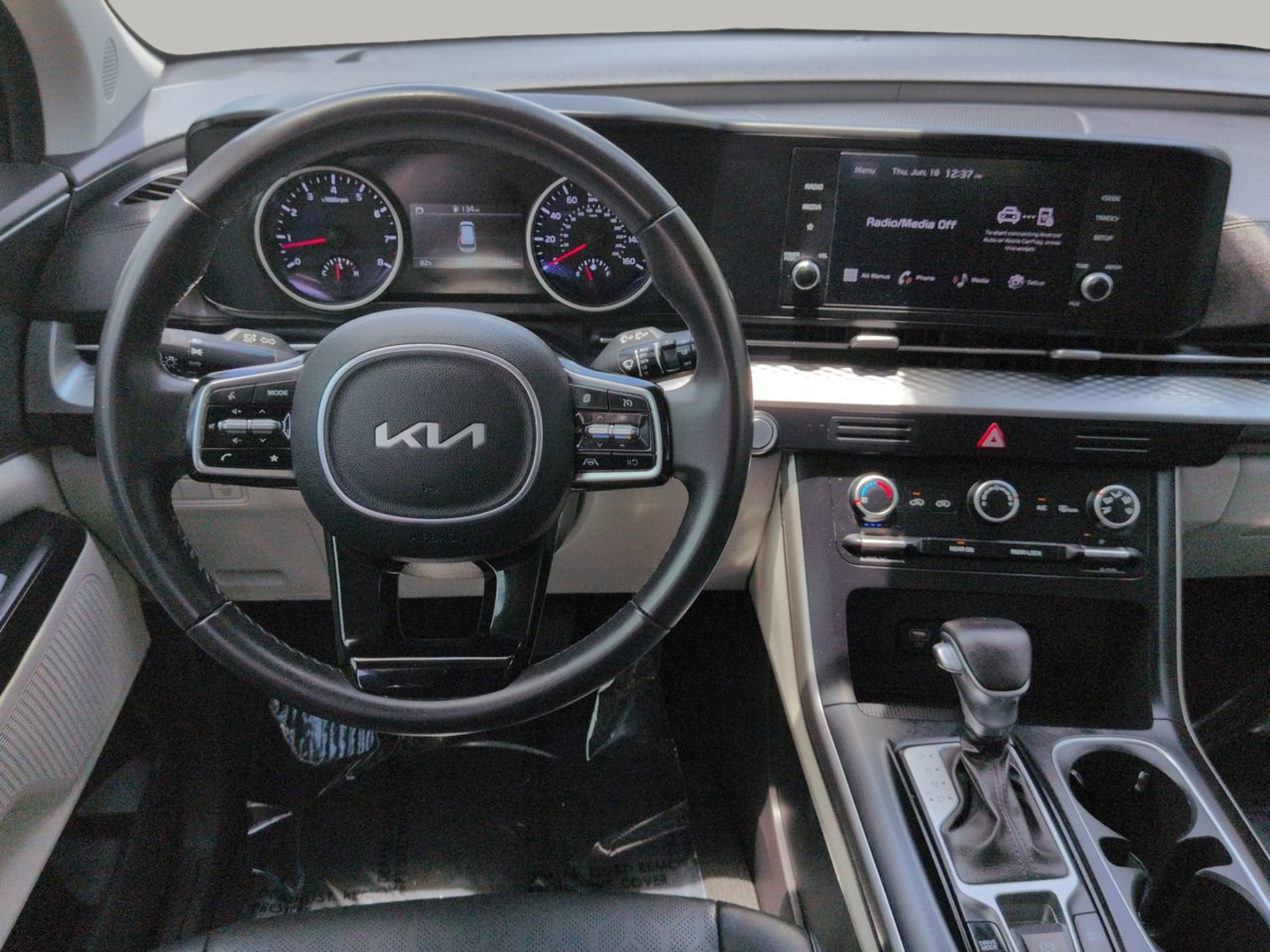 Certified 2023 Kia Carnival LX FWD image 16