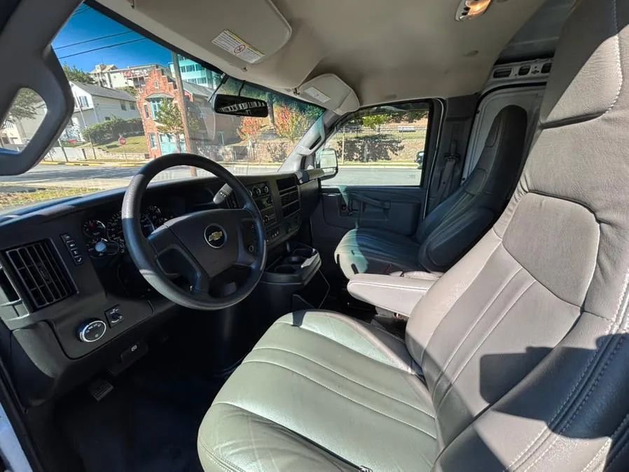 Used 2019 Chevrolet Express 2500 Extended image 17