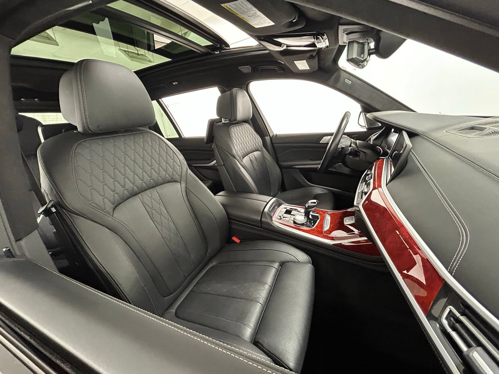 Used 2022 BMW ALPINA XB7 AWD/4WD image 45