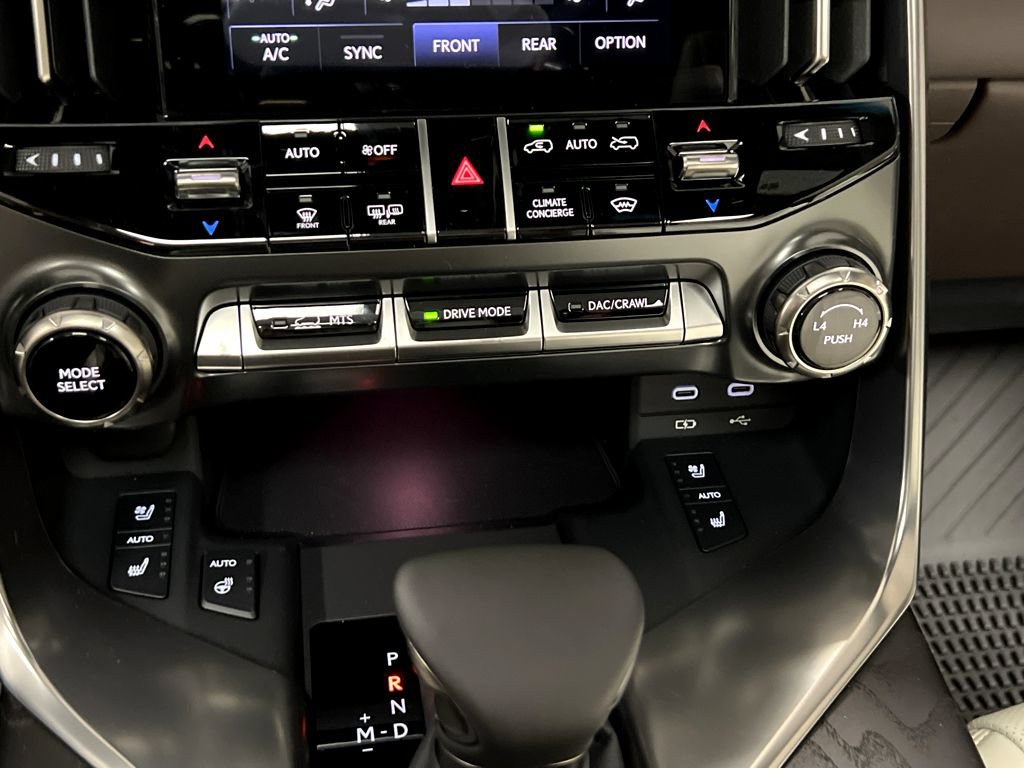 New 2026 Lexus LX 600 4WD w/ Luxury Package image 17