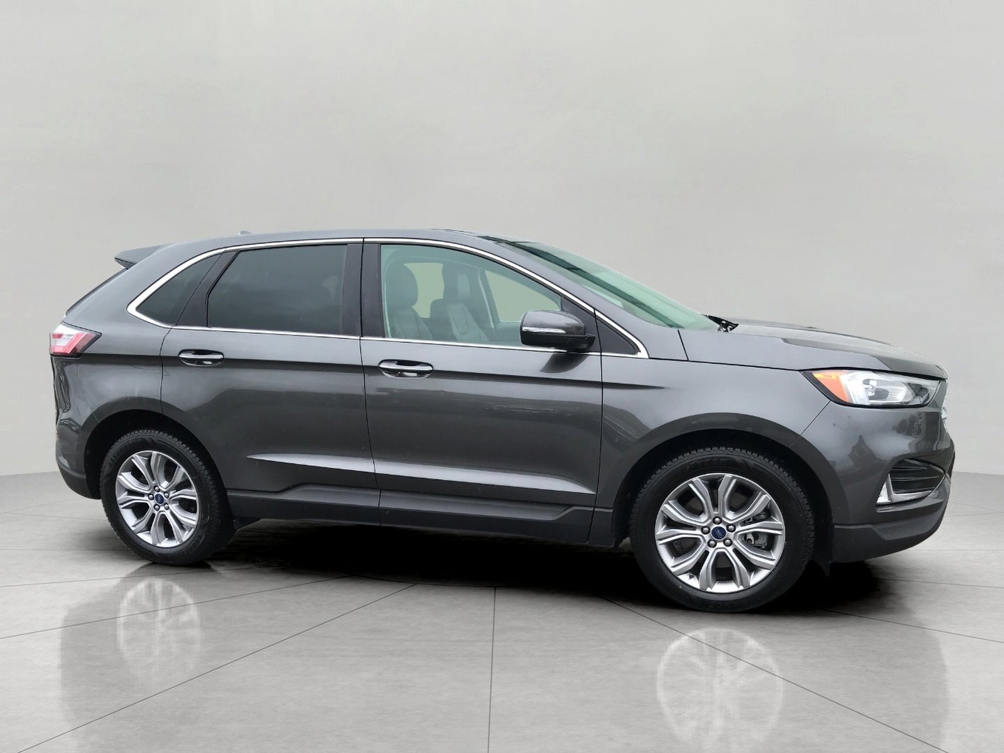 Used 2019 Ford Edge Titanium w/ Cold Weather Package AWD/4WD image 10
