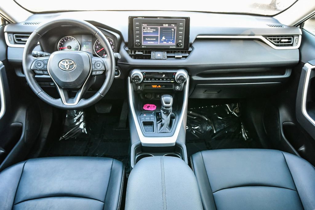 Used 2020 Toyota RAV4 XLE Premium image 13