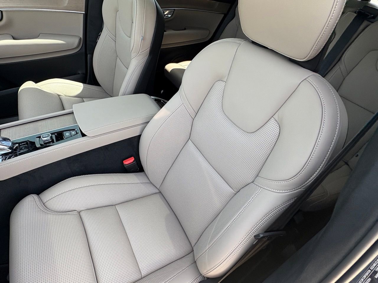 New 2026 Volvo XC90 B5 Ultra w/ Lounge Package image 17