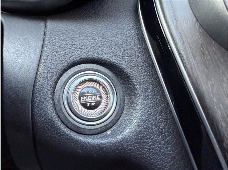 Used 2020 Mercedes-Benz C 300 Sedan w/ Premium Package image 39