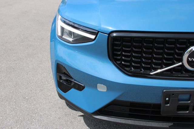 Used 2025 Volvo XC40 B5 Plus image 40