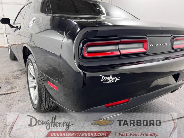 Used 2016 Dodge Challenger SXT RWD image 14