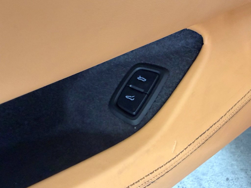 Used 2021 Chevrolet Corvette Stingray Premium Conv w/ Z51 Performance Package RWD image 31