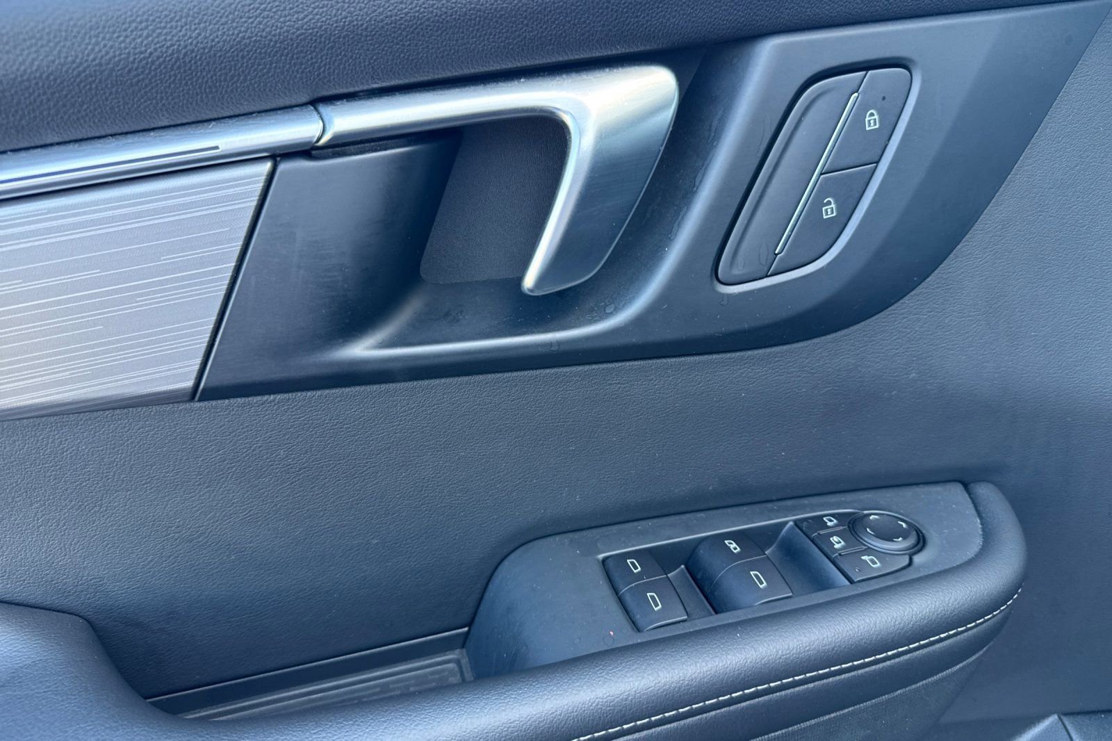 Used 2025 Buick Enclave Preferred FWD image 10