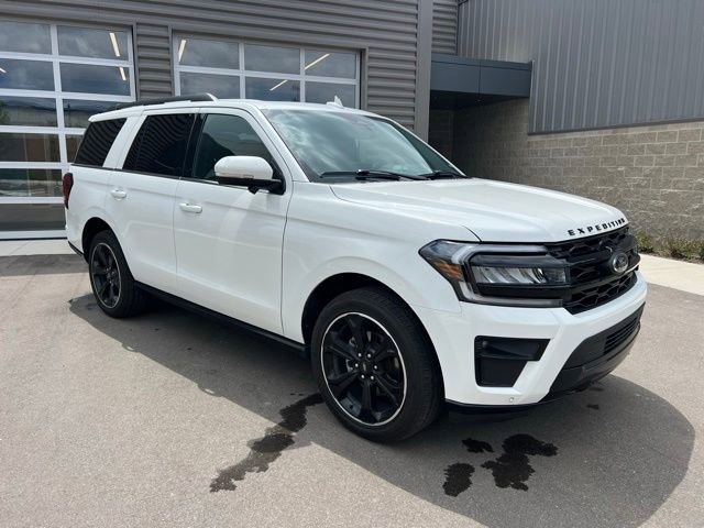 Used 2024 Ford Expedition Limited AWD/4WD image 3