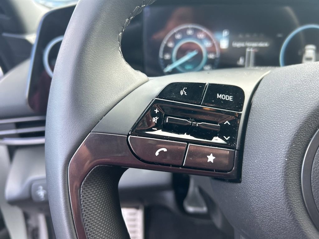 Used 2025 Hyundai Elantra SEL image 15