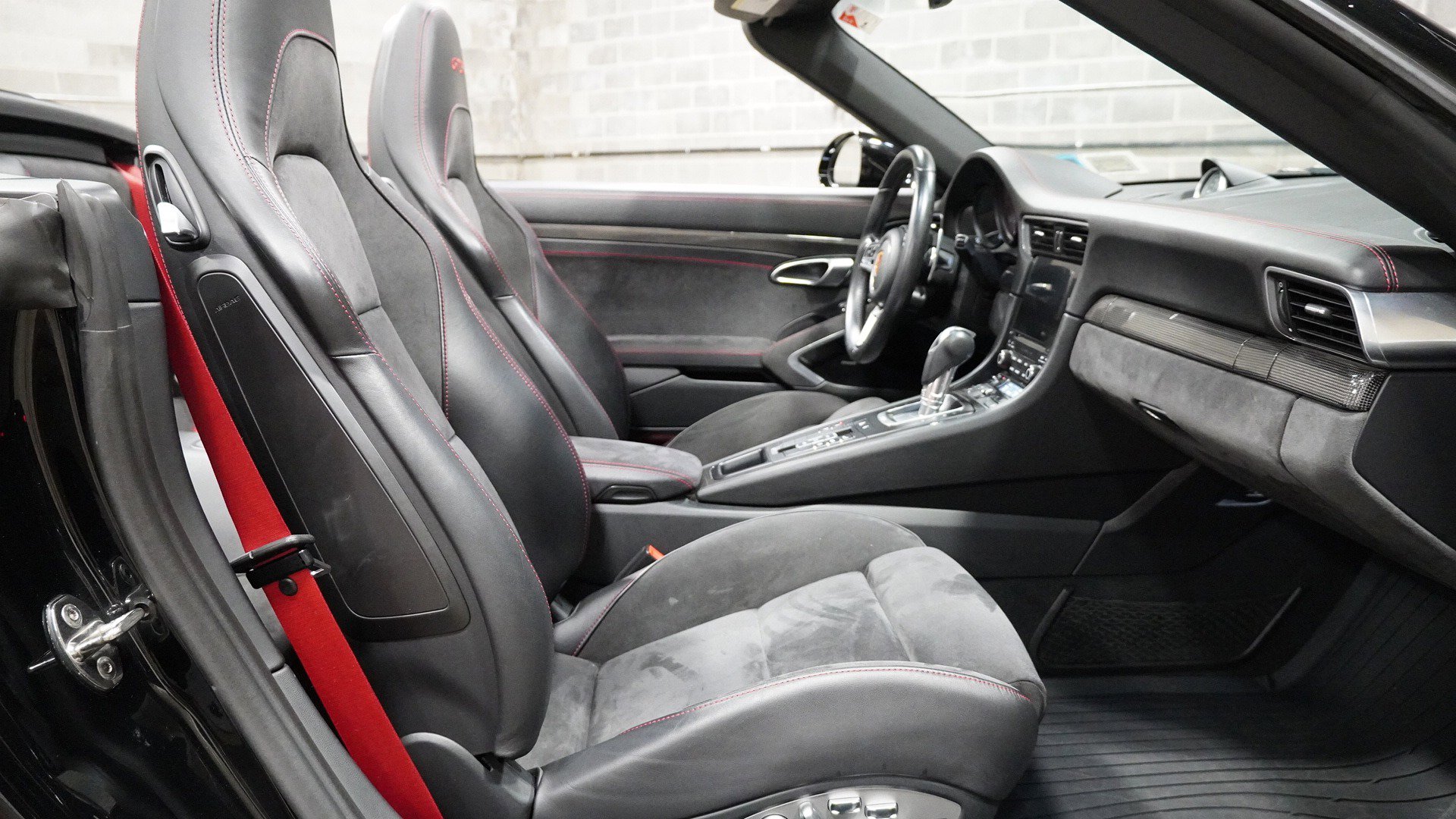 Used 2019 Porsche 911 Carrera 4 GTS image 37