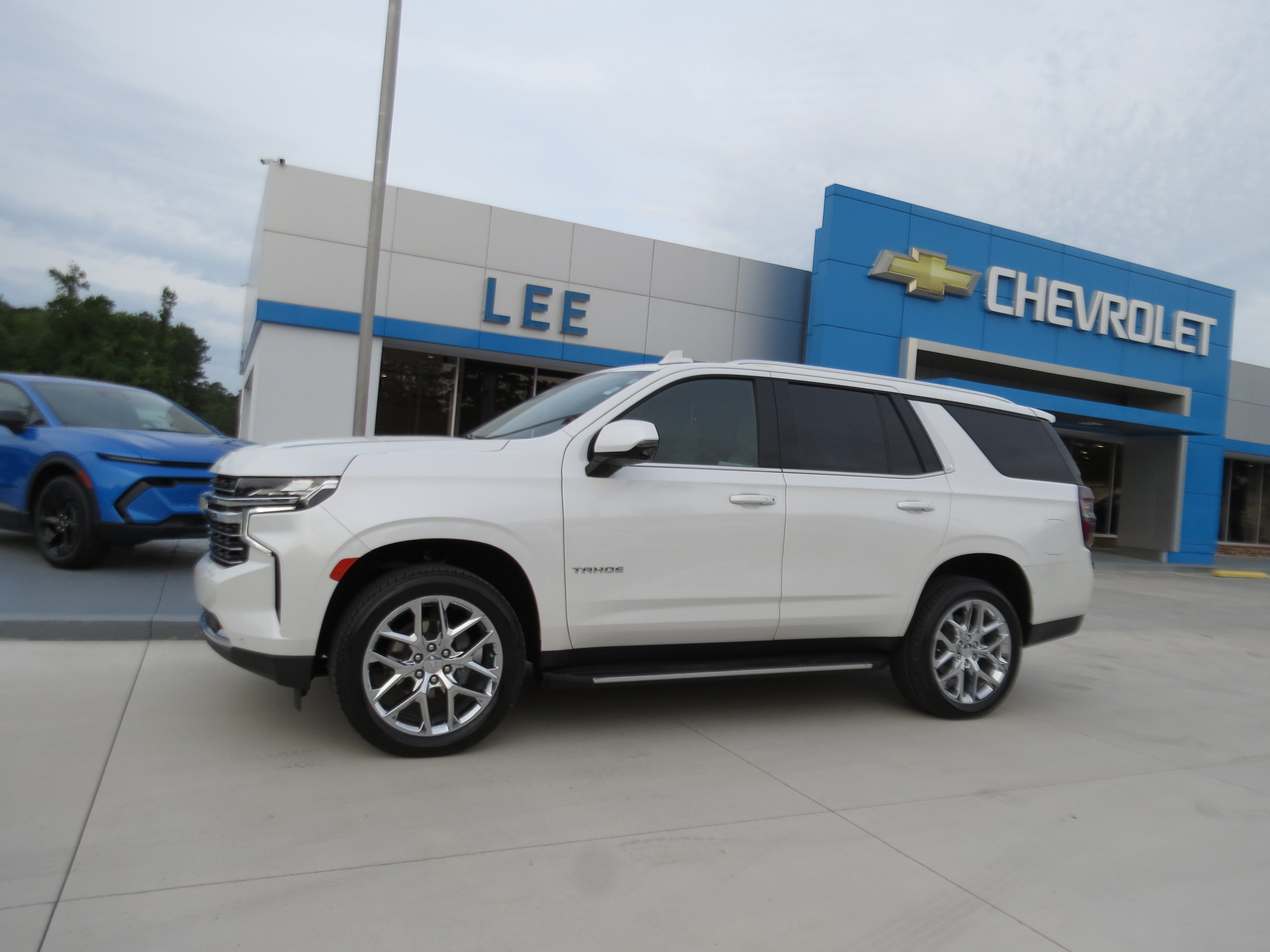 Used 2024 Chevrolet Tahoe LT w/ Luxury Package AWD/4WD image 1