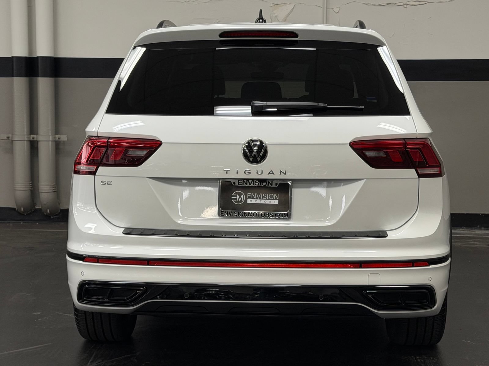 Used 2024 Volkswagen Tiguan SE R-Line FWD image 11