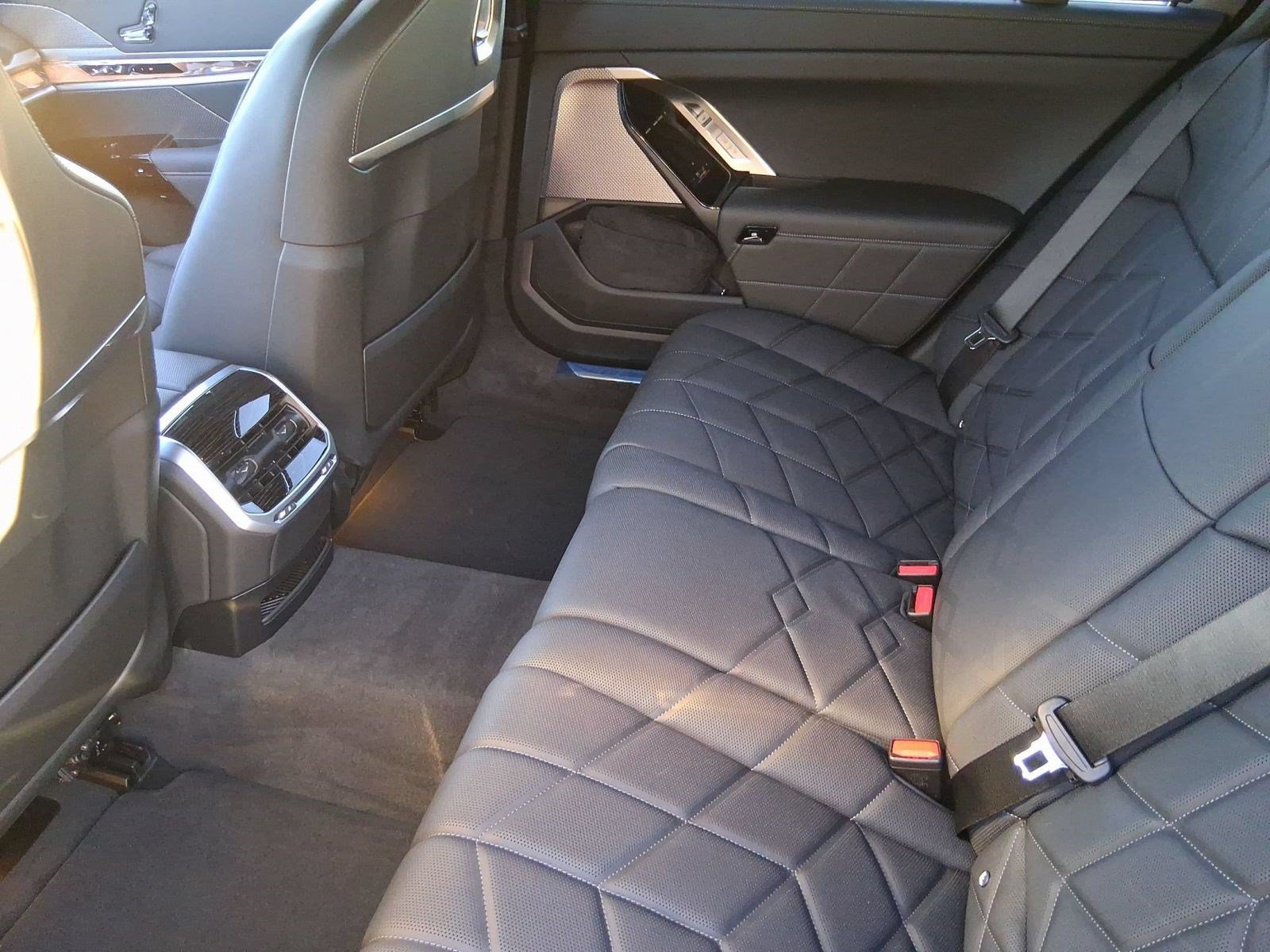 Used 2026 BMW i7 xDrive60 w/ Premium Package AWD/4WD image 23