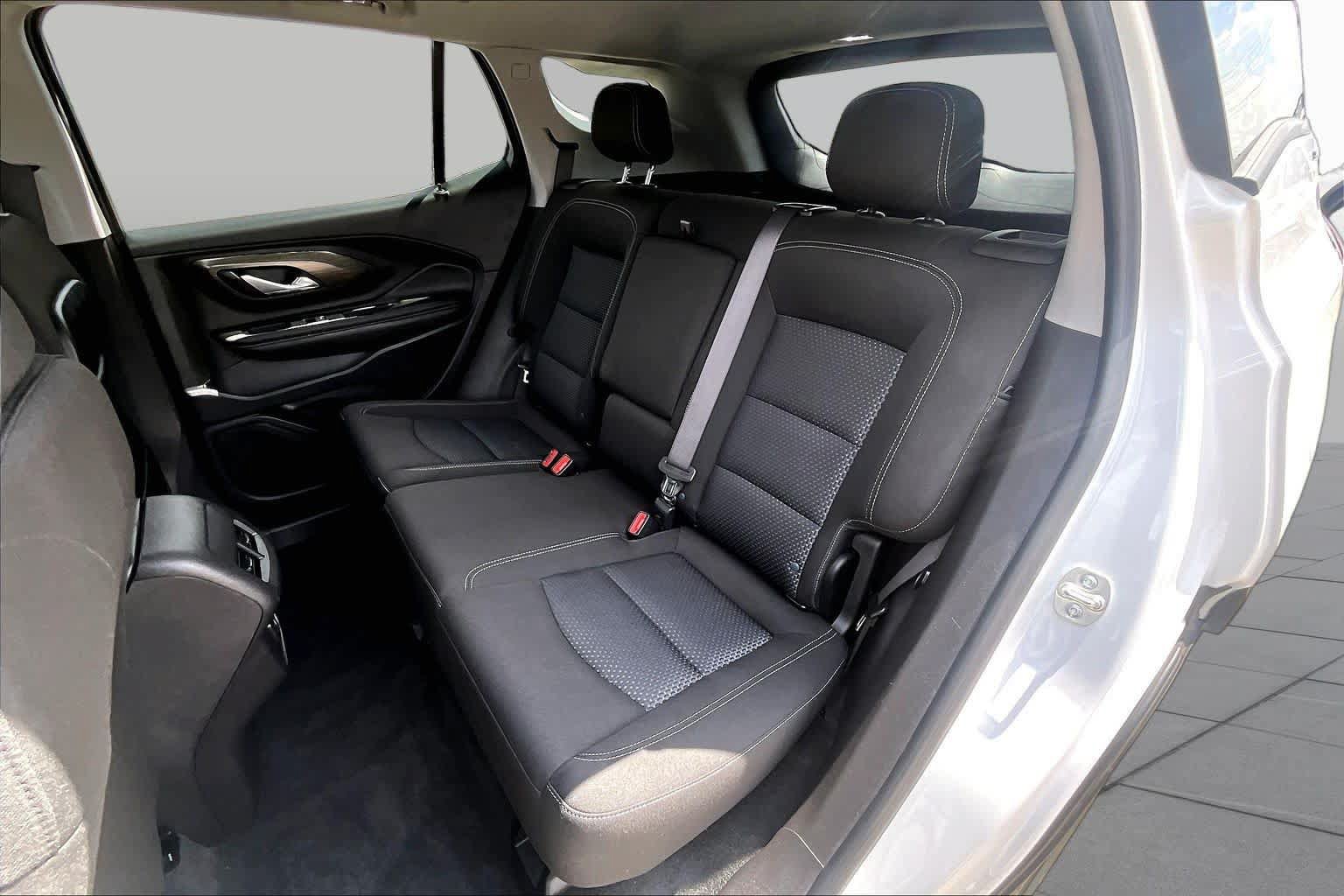 Used 2024 GMC Terrain SLE w/ Driver Convenience Package FWD image 21
