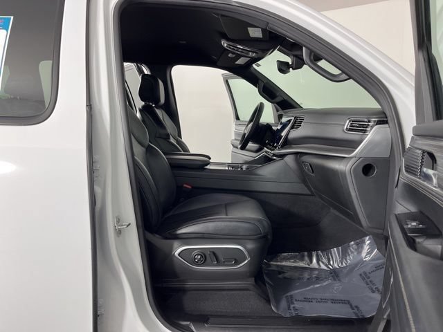 Used 2024 Jeep Wagoneer Series II w/ Flexible Seating Group RWD image 43
