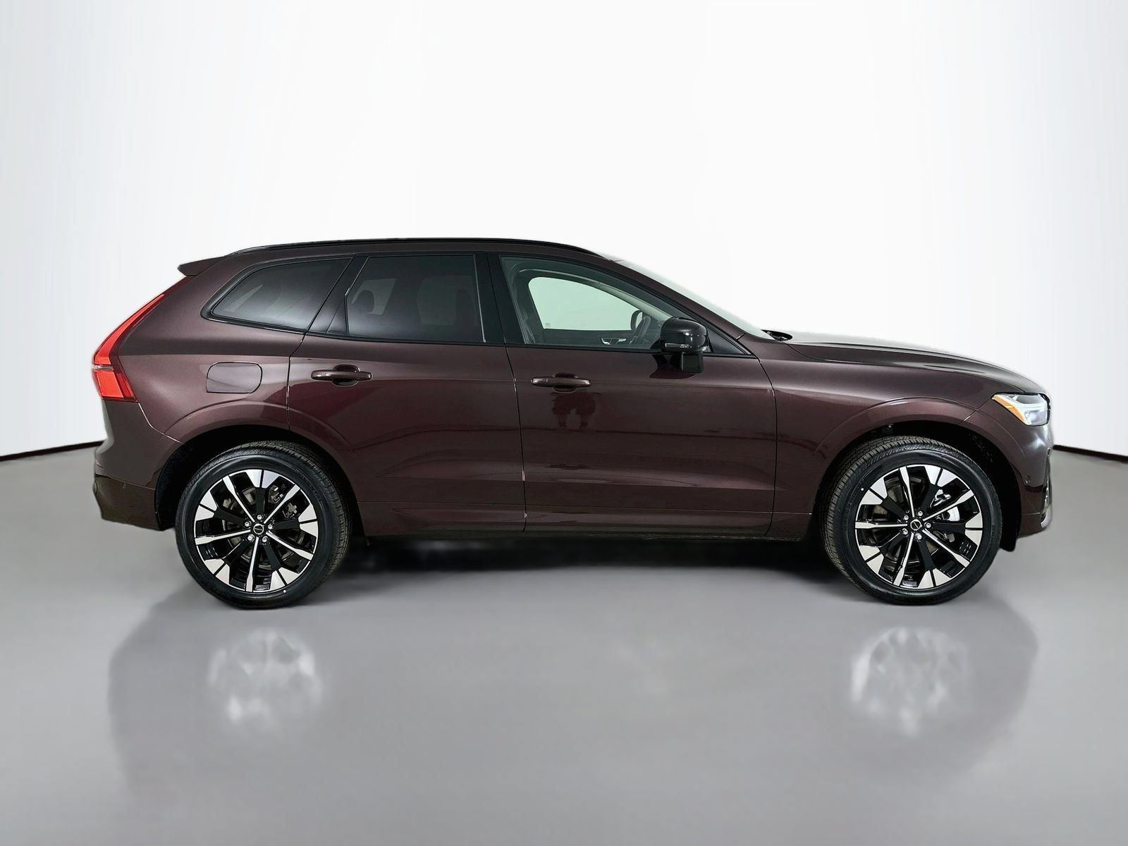 New 2026 Volvo XC60 T8 Plus w/ Protection Package Premier AWD/4WD image 4