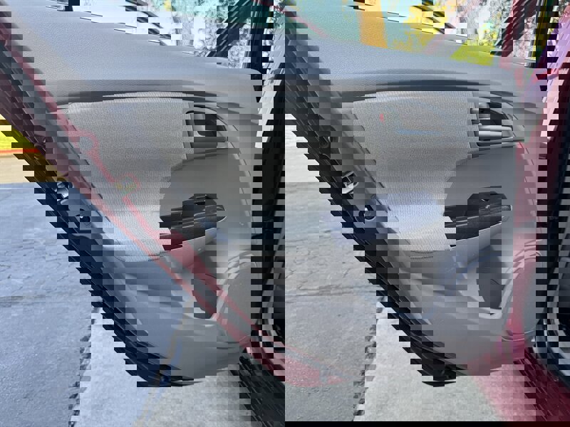 Used 2010 Honda Insight EX image 32